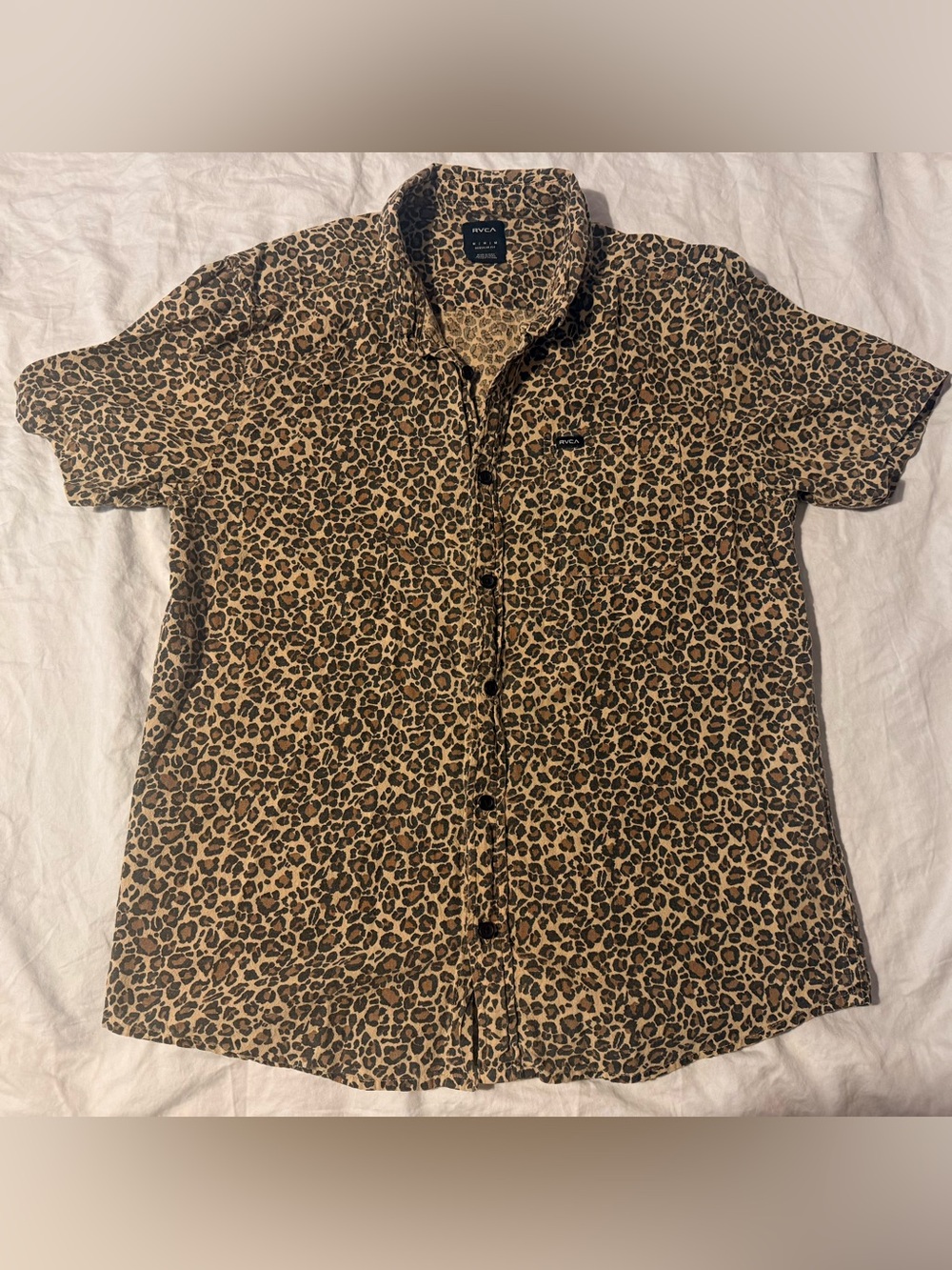 ✨RVCA Button Down Top✨